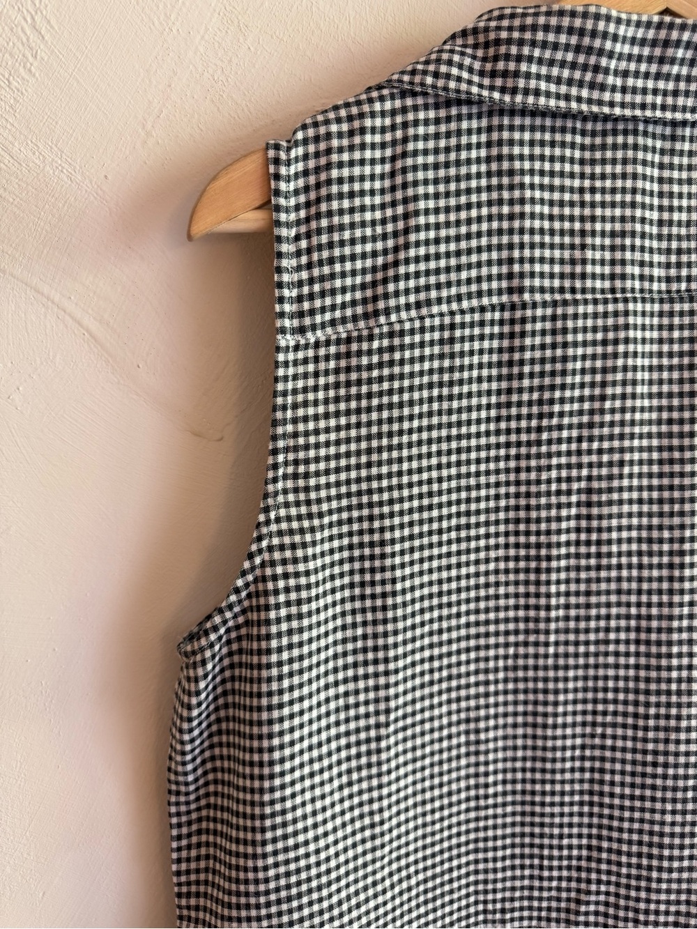 It's a New Vision | 100% Linen | Gingham Sleeveless Button-Up Top | Size L - Picture 8 of 12